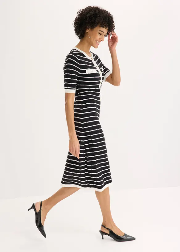 Stickad kl&auml;nning i viskos med knappar, bonprix