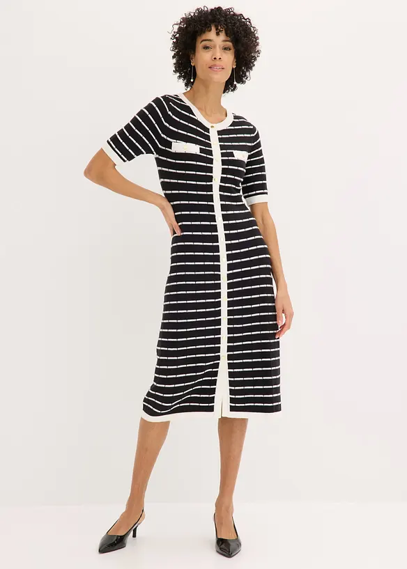 Stickad kl&auml;nning i viskos med knappar, bonprix