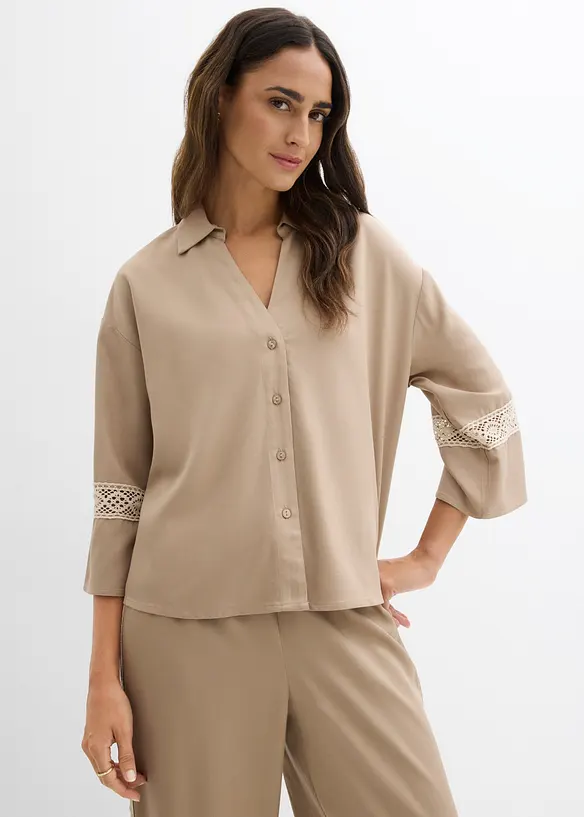 Blus i f&ouml;ljsam viskos, bonprix