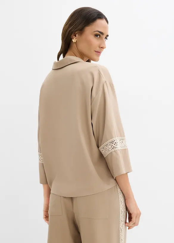 Blus i f&ouml;ljsam viskos, bonprix