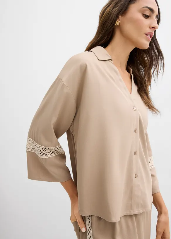 Blus i f&ouml;ljsam viskos, bonprix