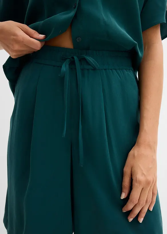 Bekv&auml;ma shorts i viskosmix, bonprix