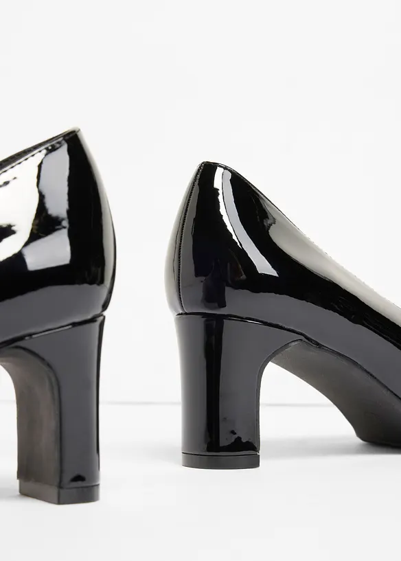 Pumps med lackyta, bonprix