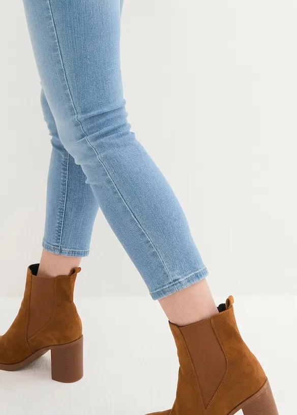 Bekv&auml;ma 7/8-stretchjeans med slits, bonprix