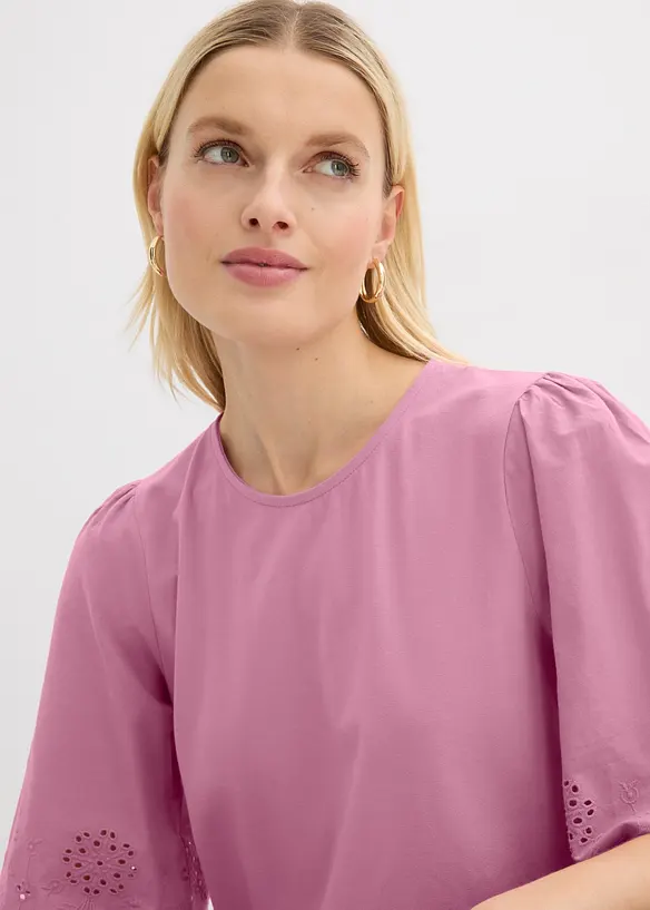 Topp med h&aring;lbroderi, bonprix