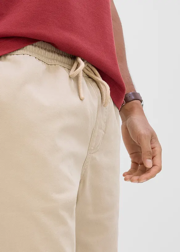 Shorts med res&aring;rmidja, avslappnad passform, bonprix