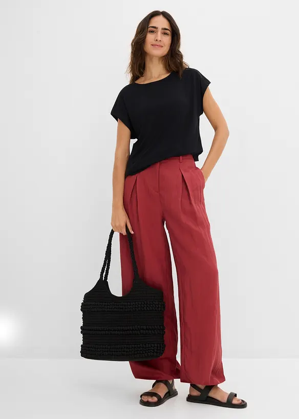 Topp med h&aring;lbroderi p&aring; axlarna, bonprix