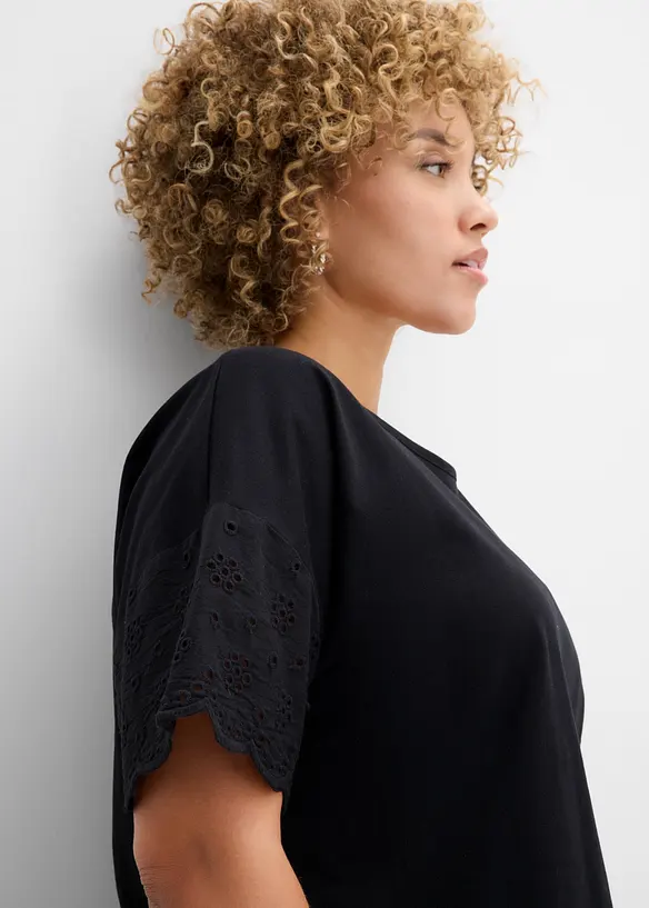 Topp med broderie anglaise, bonprix