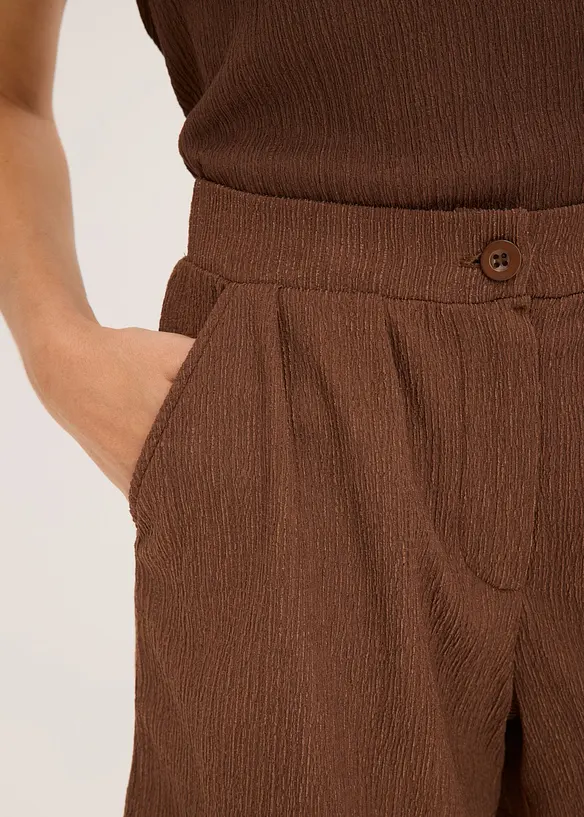 Shorts av kr&auml;pp med strukturyta, bonprix