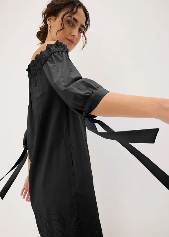 Off shoulder-kl&auml;nning i bomull med h&aring;lbroderi, bonprix