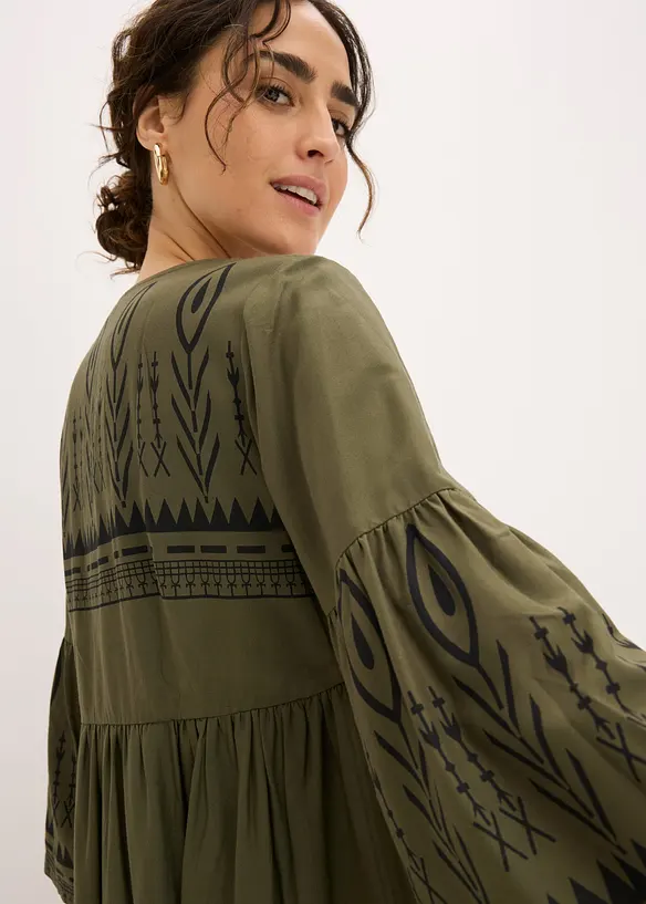 Mellanl&aring;ng kl&auml;nning i f&ouml;ljsam viskos, bonprix