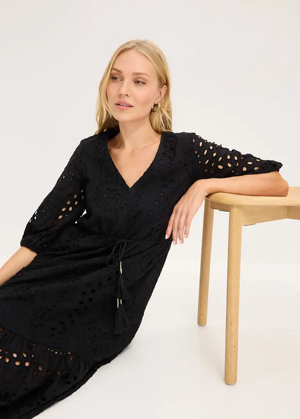 Mellanl&aring;ng bomullskl&auml;nning med h&aring;lbroderi, bonprix