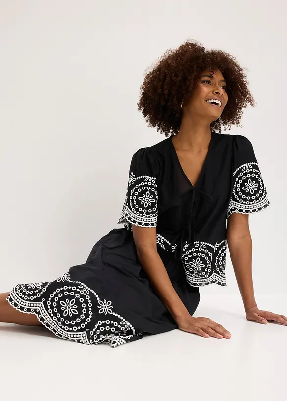 Mellanl&aring;ng kjol i bomull med h&aring;lbroderi, bonprix