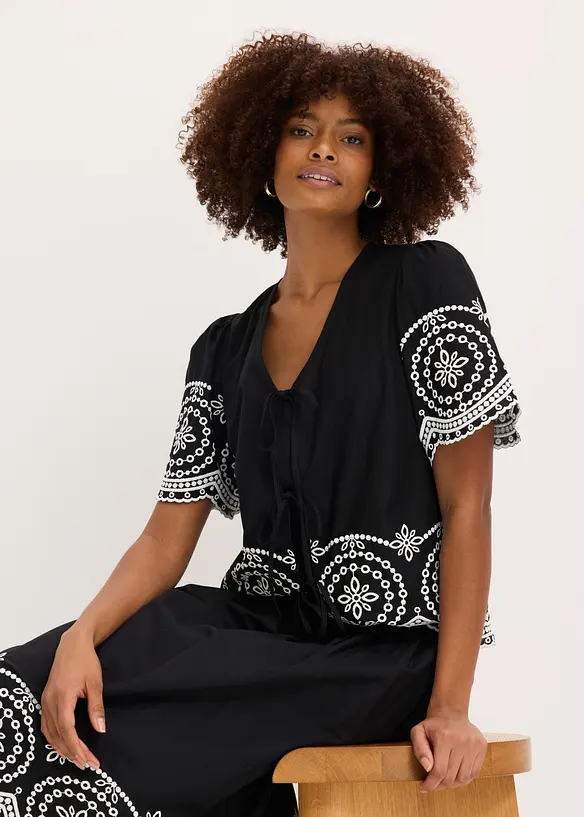Blus i bomull med h&aring;lbroderi, bonprix