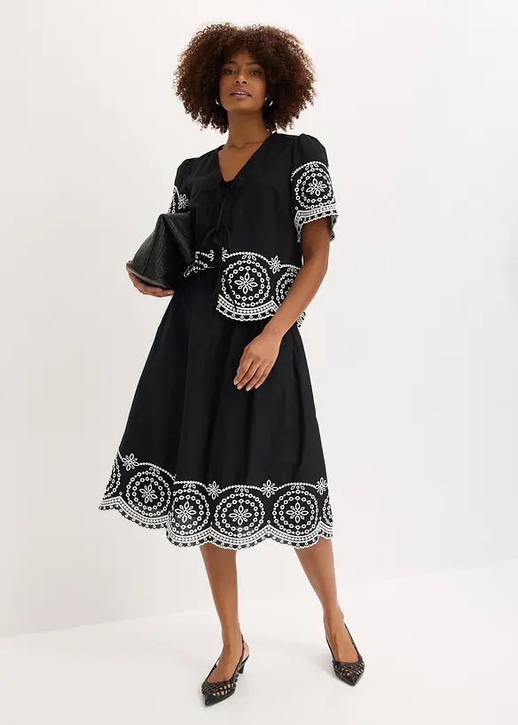 Mellanl&aring;ng kjol i bomull med h&aring;lbroderi, bonprix
