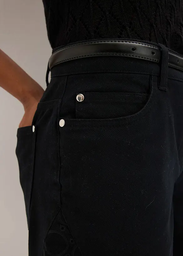 Shorts med h&aring;lbroderi, bonprix