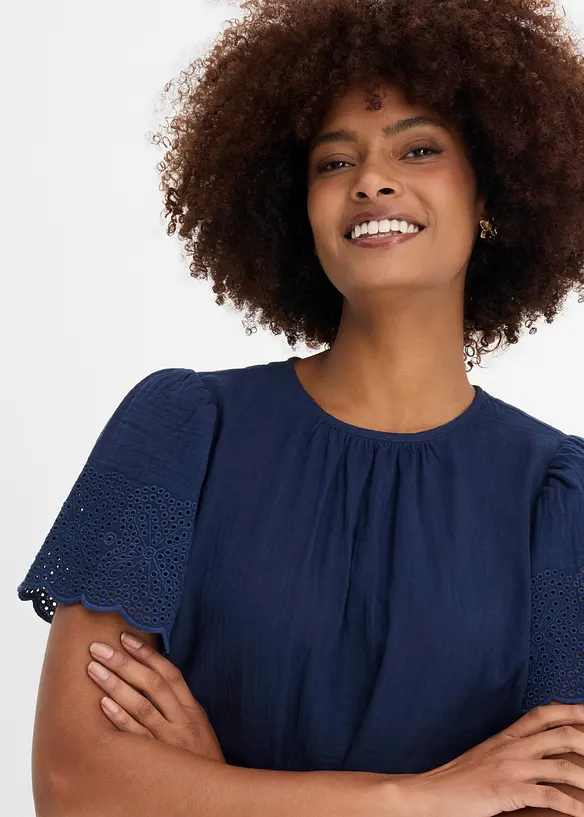 Kort&auml;rmad blus i luftig muslin, bonprix