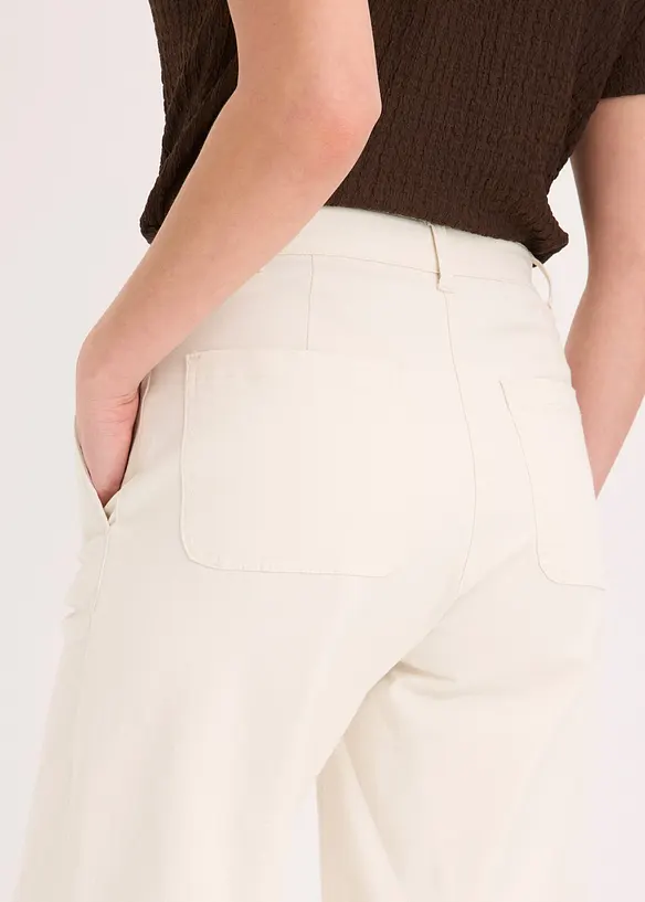 Shorts av elastisk twill, med vida ben, bonprix