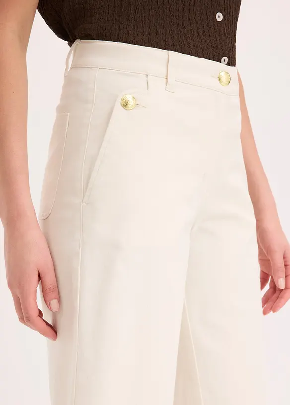 Shorts av elastisk twill, med vida ben, bonprix