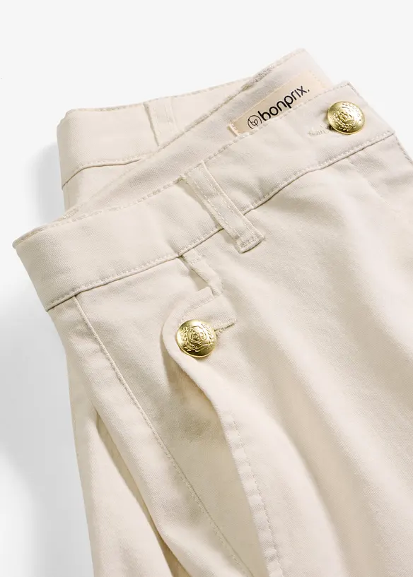 Shorts av elastisk twill, med vida ben, bonprix