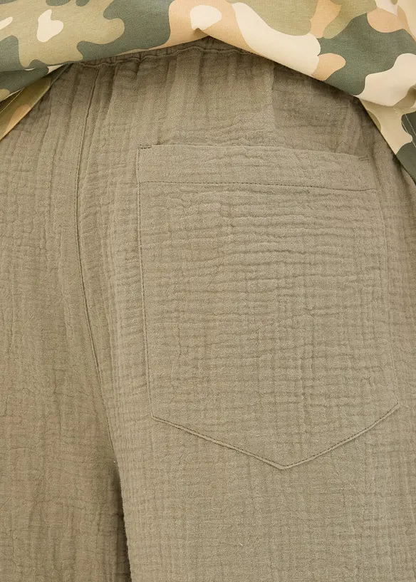 Dra p&aring;-byxa i mjuk muslin, avsmalnande ben, avslappnad passform, bonprix