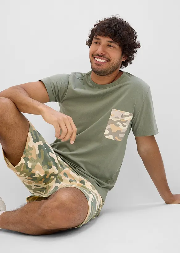 T-shirt av bomull med br&ouml;stficka, Slim Fit, bonprix