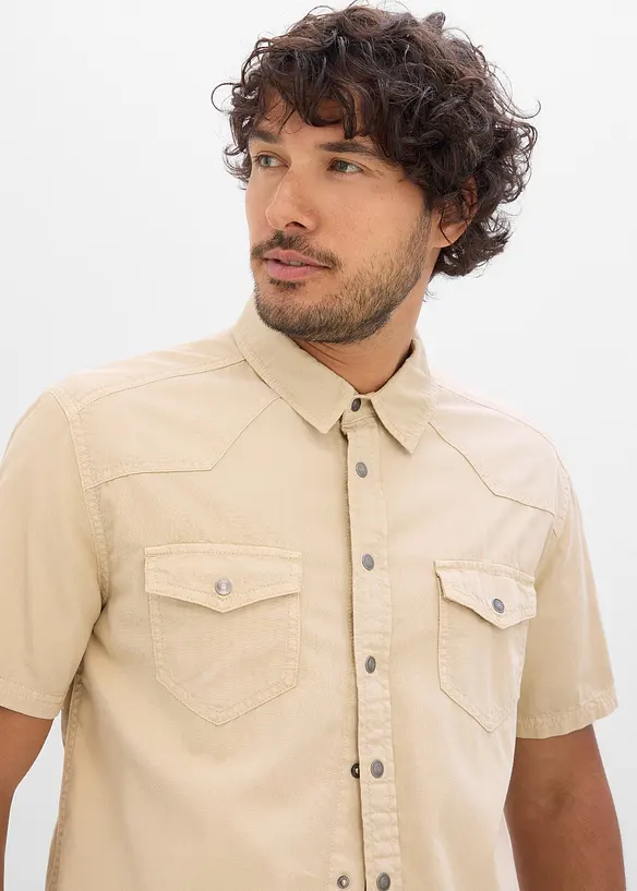 Jeansskjorta, kort&auml;rmad av f&auml;rgad denim, Slim fit, bonprix