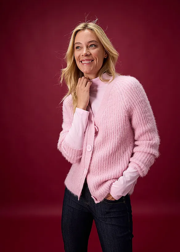 Ribbstickad cardigan med glansiga effekter, bonprix