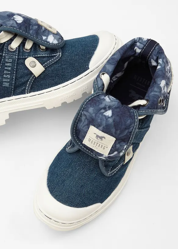 Sneakers med h&ouml;ga skaft fr&aring;n Mustang, av bomullscanvas, Mustang