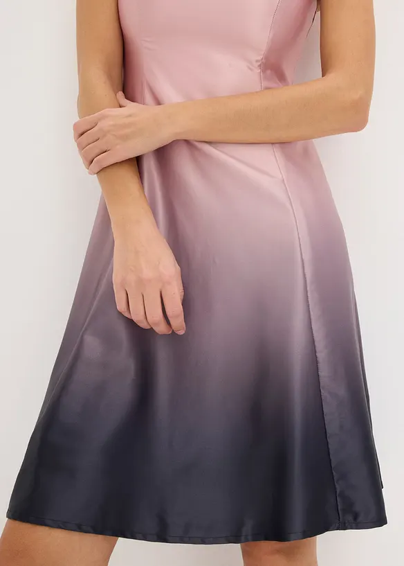 Minikl&auml;nning i glansig satin, bonprix