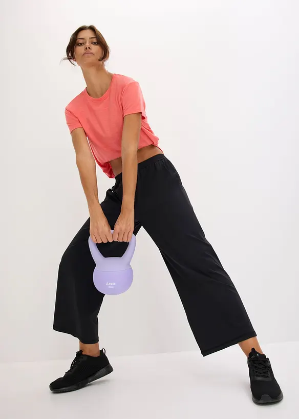 Bekv&auml;m sportbyxa i caprimodell med vida ben, bonprix