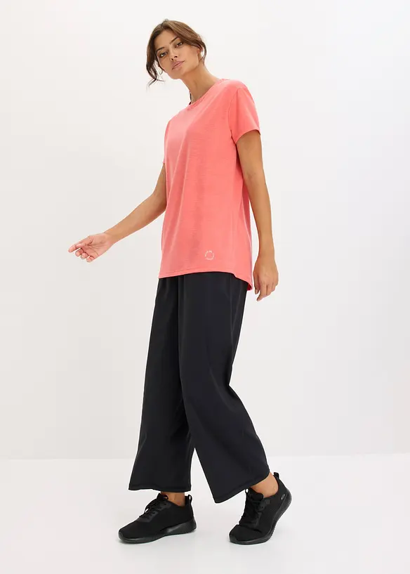 Bekv&auml;m sportbyxa i caprimodell med vida ben, bonprix