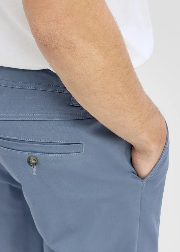 Stretchiga shorts med res&aring;rmidja, Regular Fit, bonprix