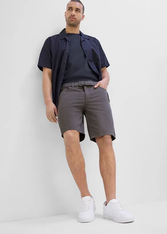 Stretchiga shorts med res&aring;rmidja och sk&auml;rp, Regular Fit, bonprix