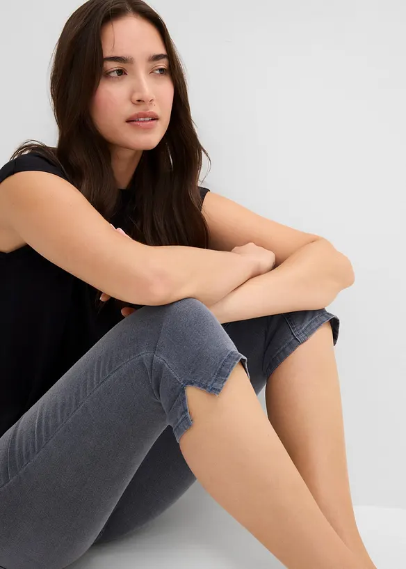 Stretchiga caprijeans, bonprix