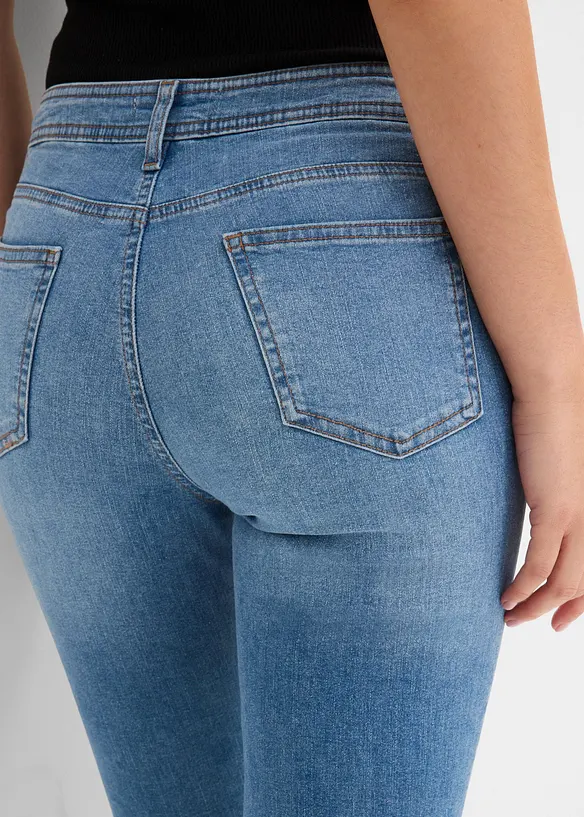 Korta stupr&ouml;rsjeans med destroyed-look, bonprix