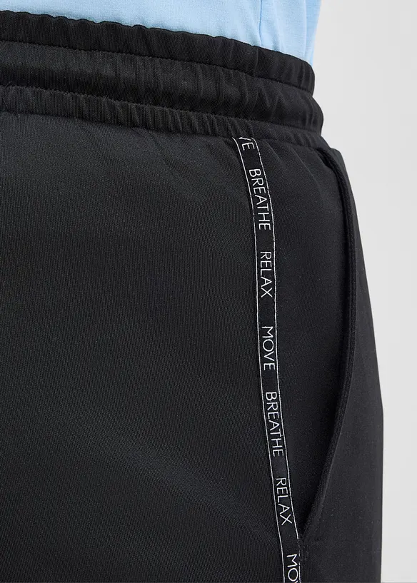 Sportshorts i snabbtorkande material, bonprix