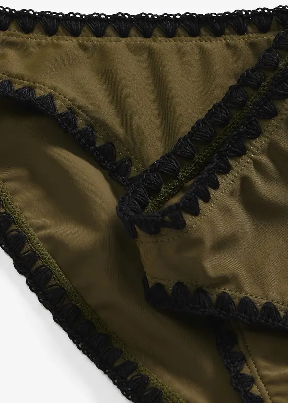 Bikinibyxa med broderi, bonprix