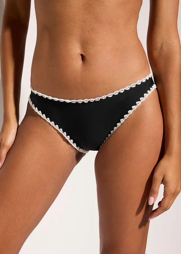 Bikinibyxa med broderi, bonprix