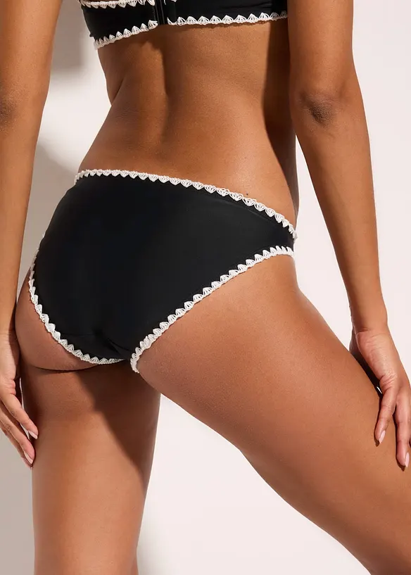 Bikinibyxa med broderi, bonprix