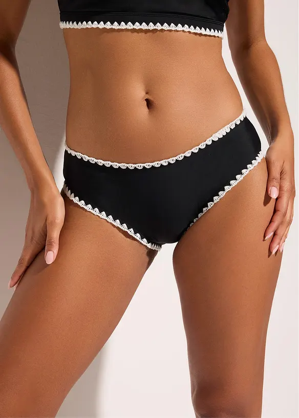 Bikinibyxa med broderi, bonprix