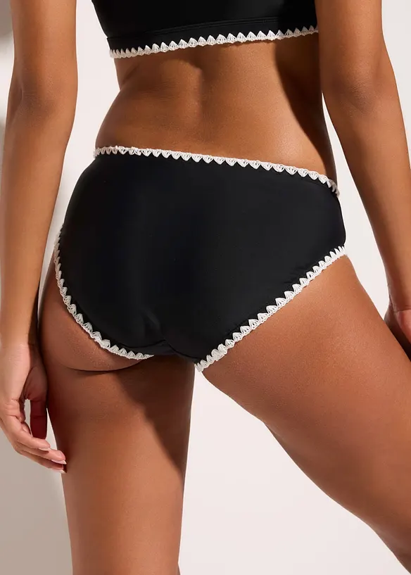 Bikinibyxa med broderi, bonprix