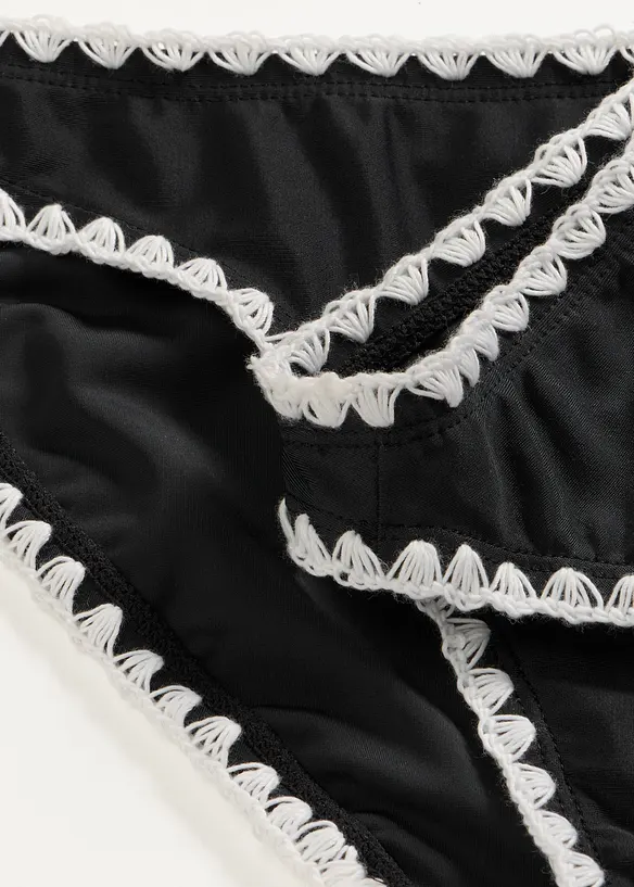 Bikinibyxa med broderi, bonprix