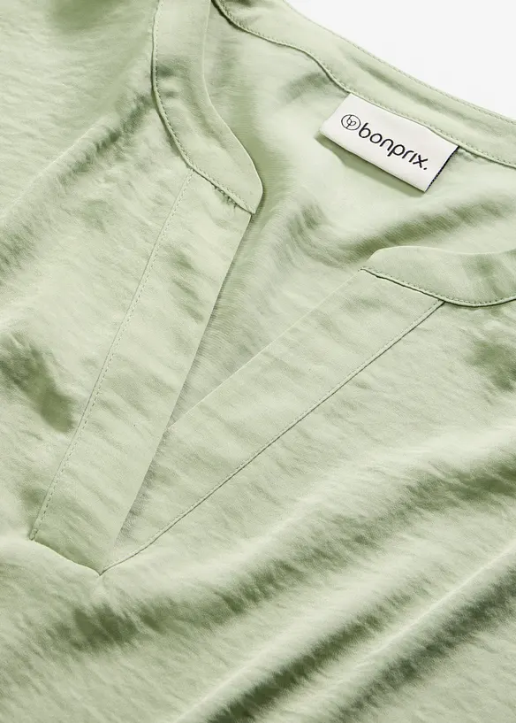 Ledig satinblus med &ouml;verskurna &auml;rmar, bonprix