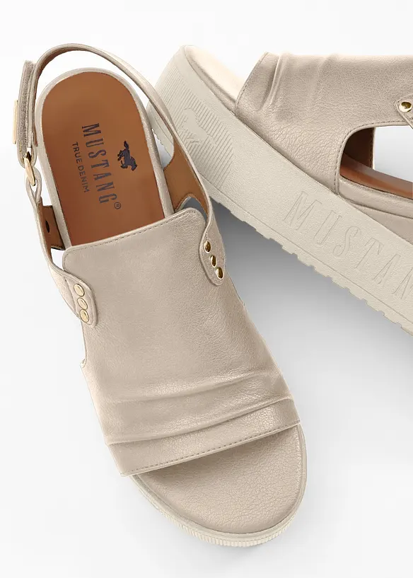 Plat&aring;sandal fr&aring;n Mustang, Mustang