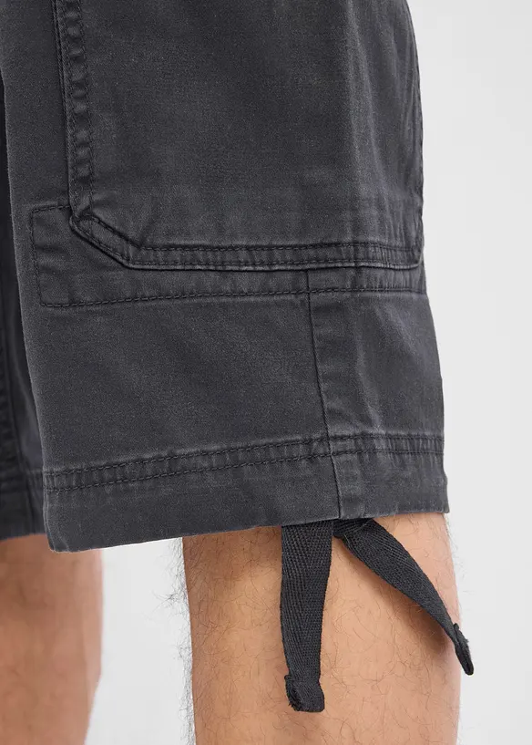 L&aring;nga shorts med stretch och cargofickor, normal passform, bonprix