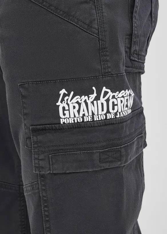 L&aring;nga shorts med stretch och cargofickor, normal passform, bonprix