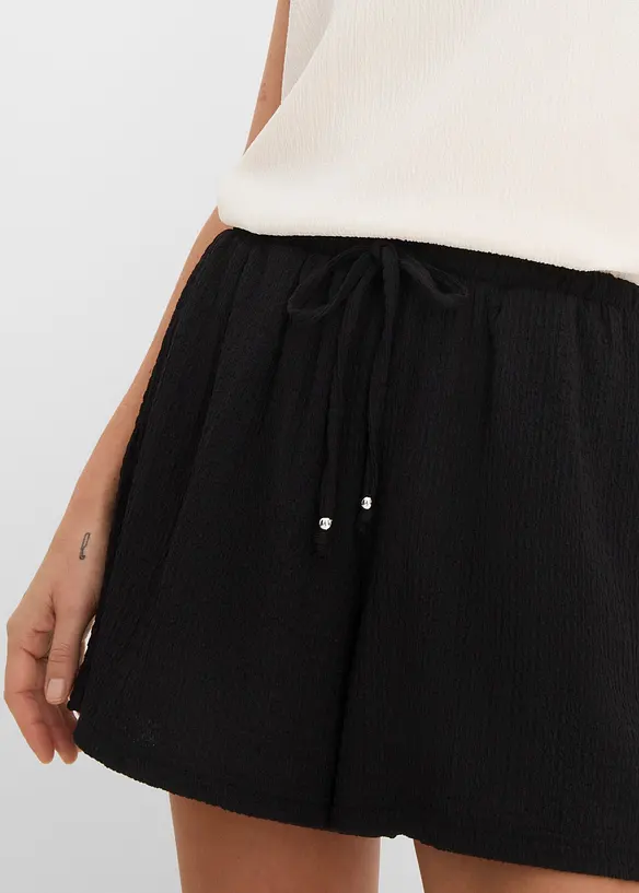 Dra p&aring;-shorts i kr&auml;ppat material med struktur, bonprix