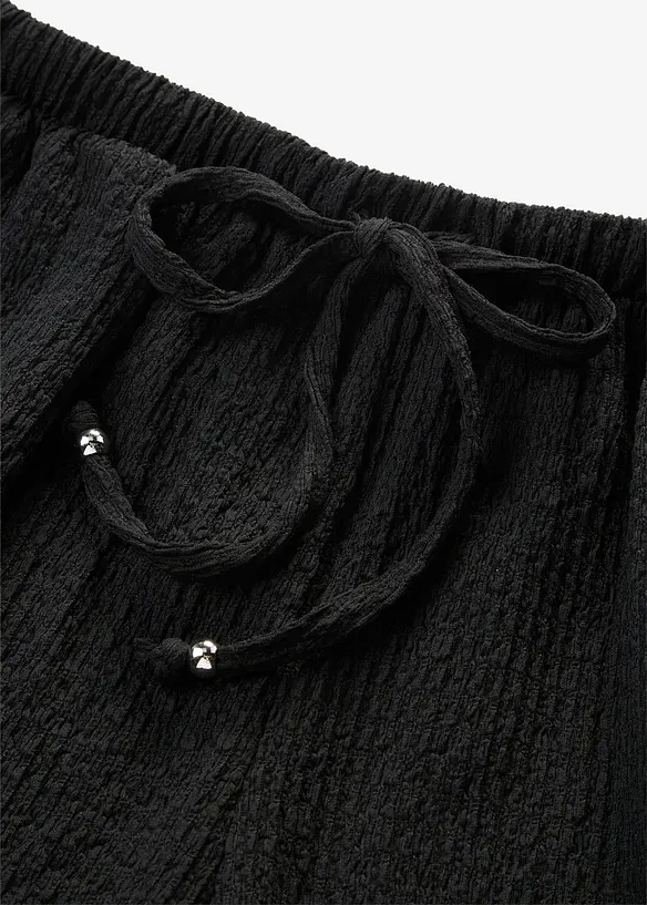 Dra p&aring;-shorts i kr&auml;ppat material med struktur, bonprix