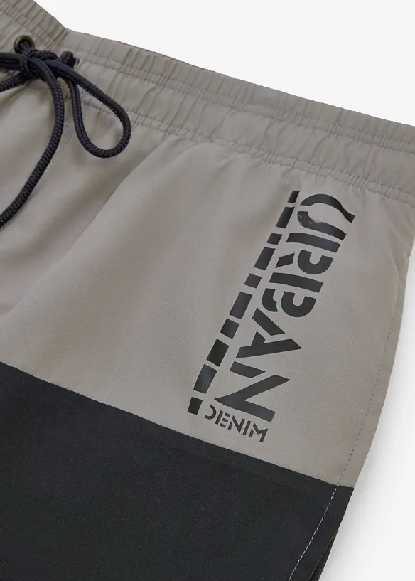 Badshorts med blockf&auml;rger, bonprix
